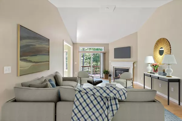 Plymouth, MA 02360,19 Red Leaf