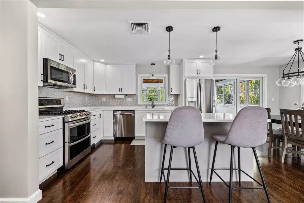 Dedham, MA 02026,193 Bonham Rd #1