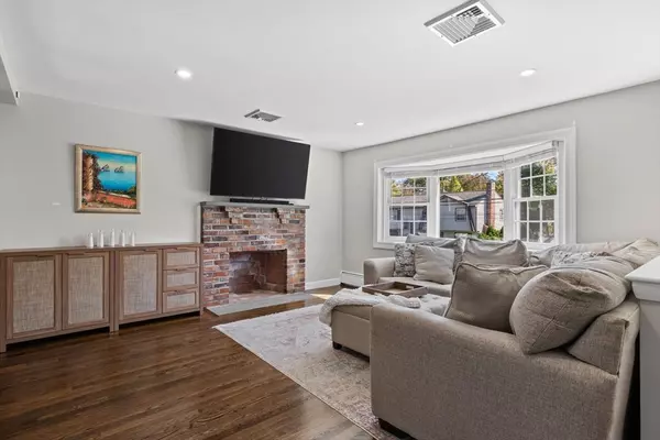 Dedham, MA 02026,193 Bonham Rd #1