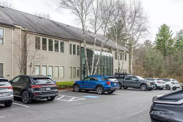 350 Park St #207, North Reading, MA 01864