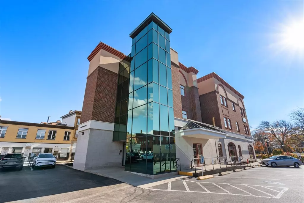 Waltham, MA 02452,6 Lexington St. #2