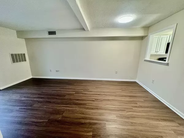 Hingham, MA 02043,13 Beals Cove Rd #E