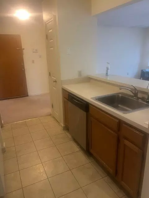 Worcester, MA 01606,2206 Halcyon Dr #2206