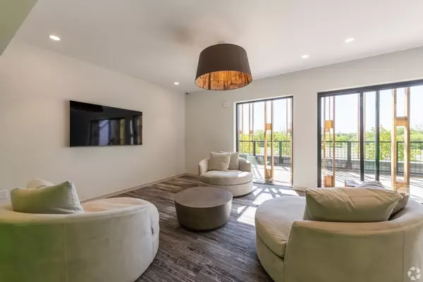 Cambridge, MA 02138,77 New #104