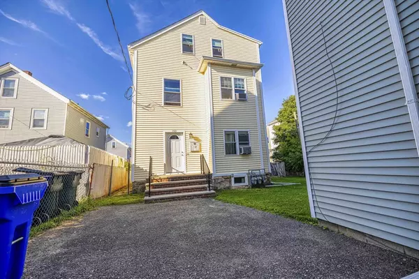 192-196 Snell St, Fall River, MA 02721