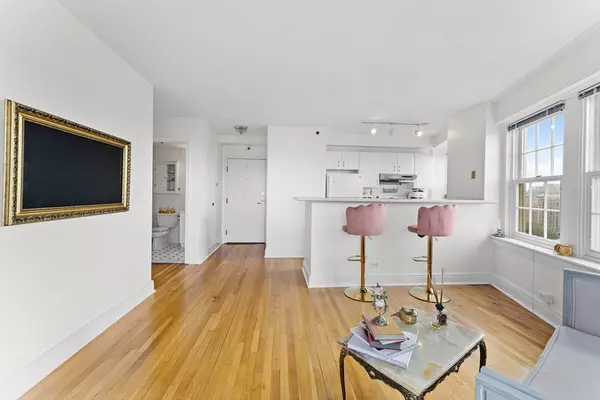 Boston, MA 02215,534 Beacon St #1005