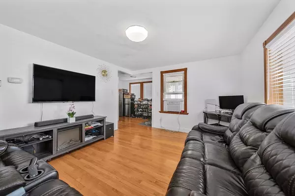 Newton, MA 02458,11 Murphy Ct