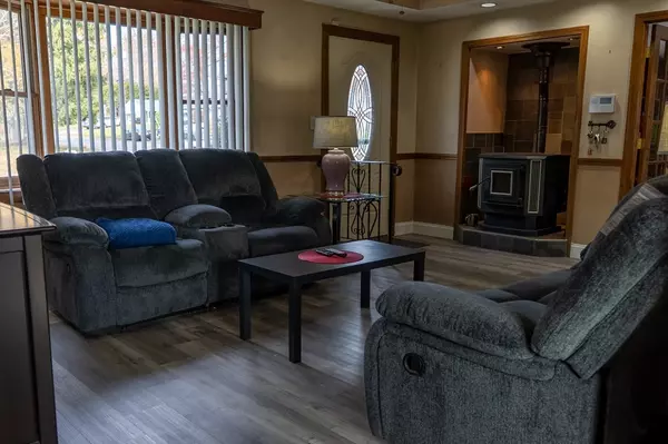 81 Dixon Rd, Brockton, MA 02302