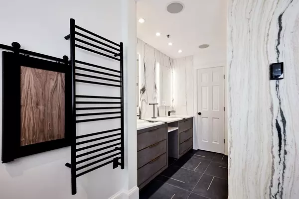 Boston, MA 02114,234 Causeway St #913/813