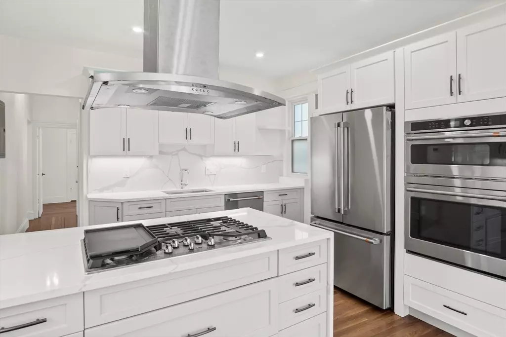 Brookline, MA 02445,37 Englewood Ave #3