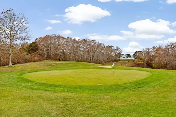 92 Cliffside Dr #hole 2, Plymouth, MA 02360