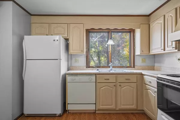 Methuen, MA 01844,21 Oak St #A