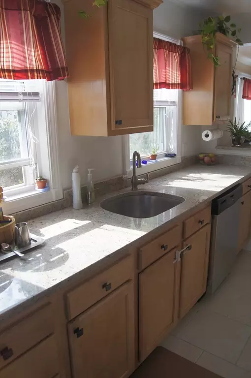 Beverly, MA 01915,39 Cabot St #a