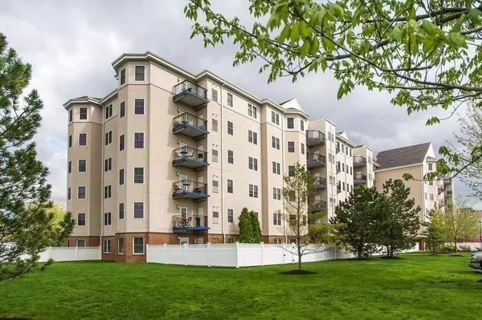 Quincy, MA 02171,10 Seaport Drive #2417