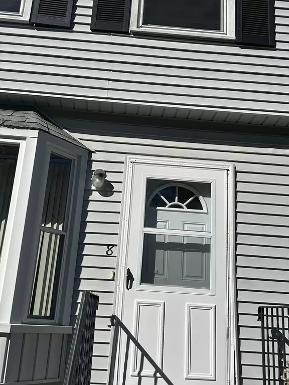 Haverhill, MA 01830,8 Bartlett Ave #5