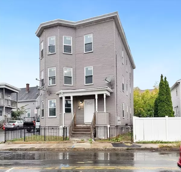 499 Boston St #1, Lynn, MA 01905