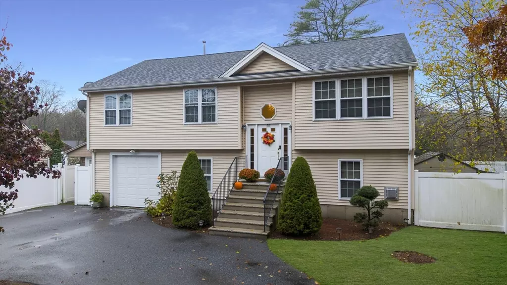 65 Cross Road, Dartmouth, MA 02747