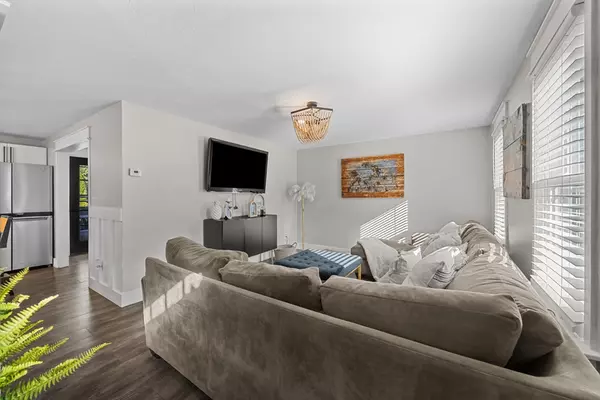 Holden, MA 01520,8 Dawson Cir