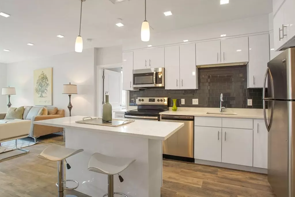 Cambridge, MA 02139,10 Essex #502