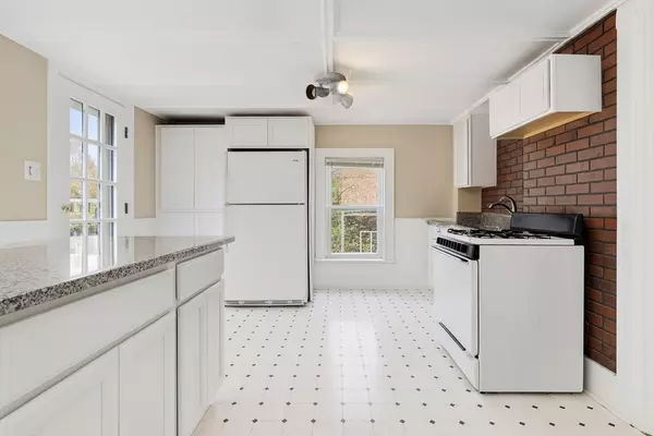 Gloucester, MA 01930,4 Mount Vernon St