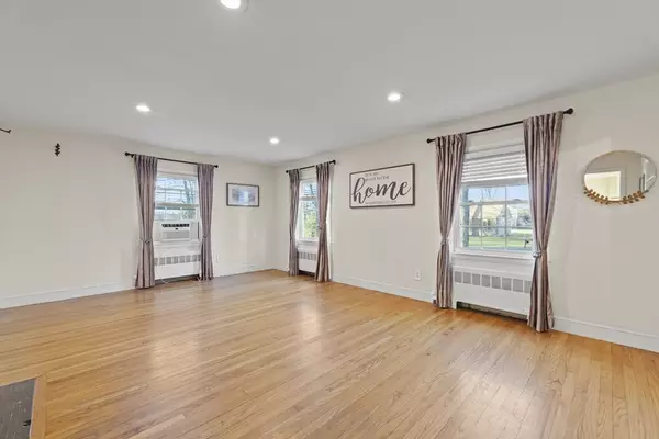 North Attleboro, MA 02760,29 May