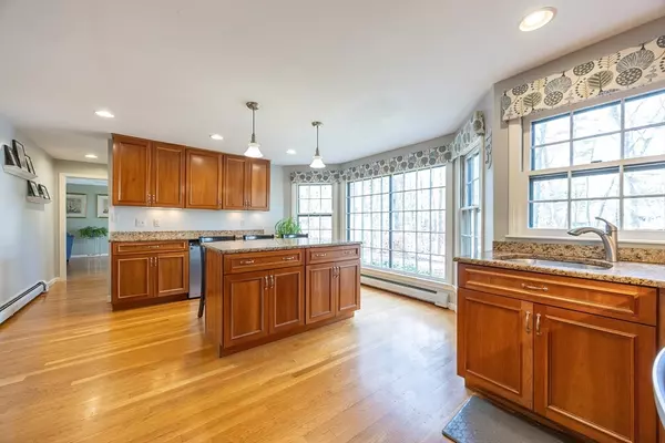 Medfield, MA 02052,11 Garry Dr