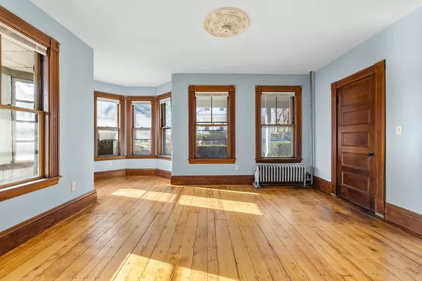 Wakefield, MA 01880,16 Pleasant St