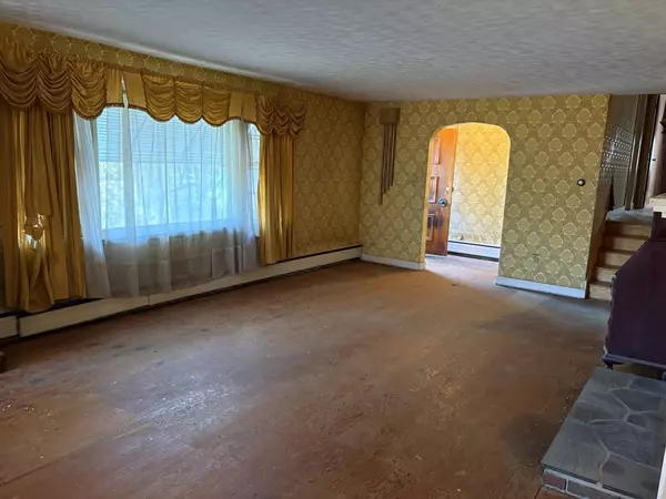 Worcester, MA 01603,22 Roy St