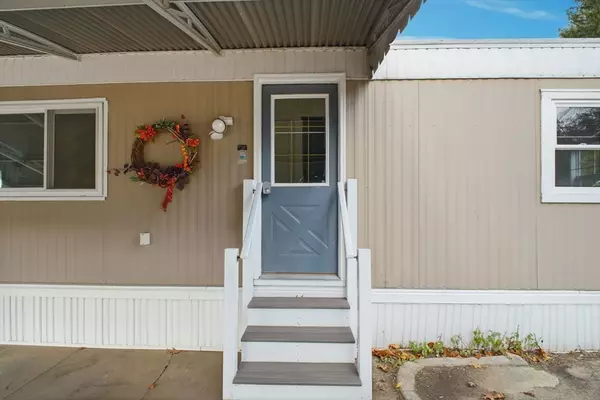 Brimfield, MA 01010,1 Willow Circle