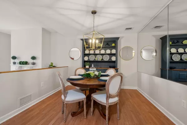 Duxbury, MA 02332,100 Parks St #32