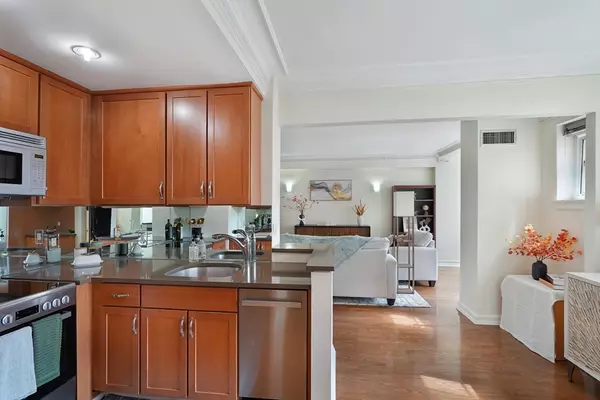 Brookline, MA 02446,20 Chapel Street #B801