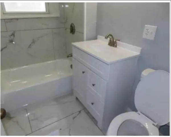 Lowell, MA 01851,27 Burtt St #1