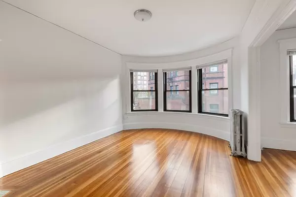 Brookline, MA 02446,5 Winchester #201