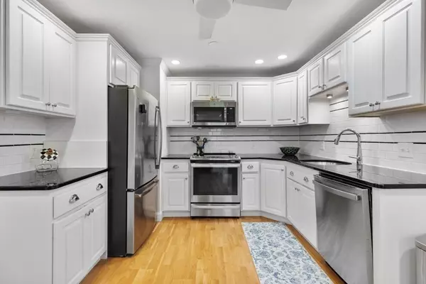 Canton, MA 02021,84 Walpole St #1C