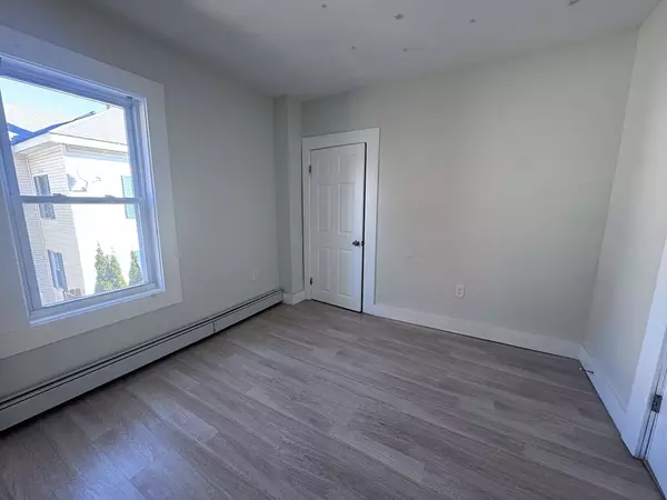 Clinton, MA 01510,116-118 Lawrence St #2