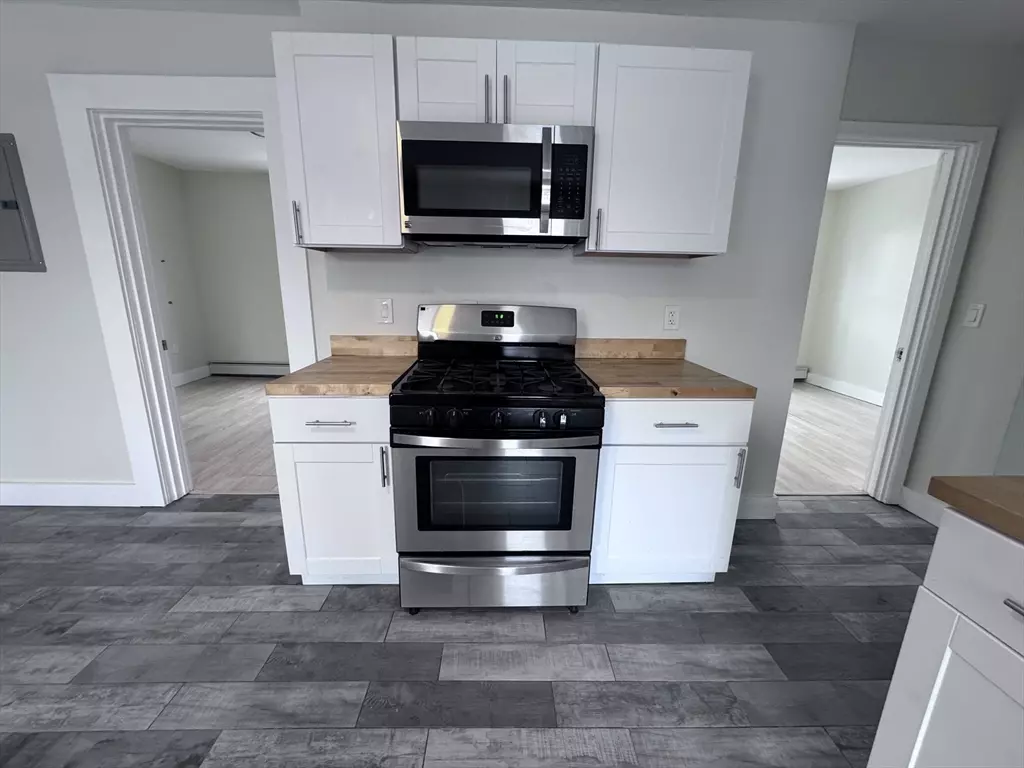 Clinton, MA 01510,116-118 Lawrence St #2