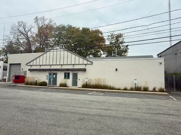 29 Franklin St, Needham, MA 02494