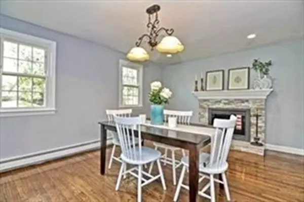 Wayland, MA 01778,16 Oak Hill Rd