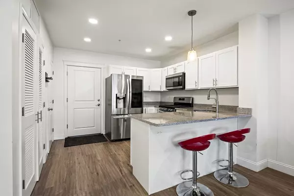 Lynn, MA 01905,693 Western Avenue #101