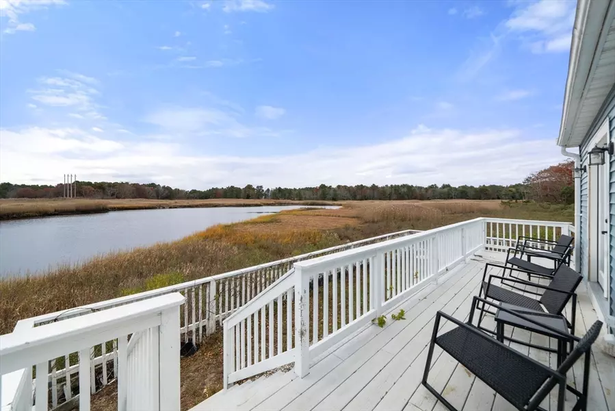 156 Sandwich Rd, Wareham, MA 02571