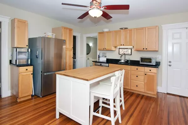 Salem, MA 01970,10 Hazel Street #2