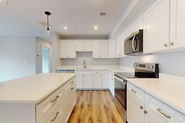 Wakefield, MA 01180,610 Salem Street #404