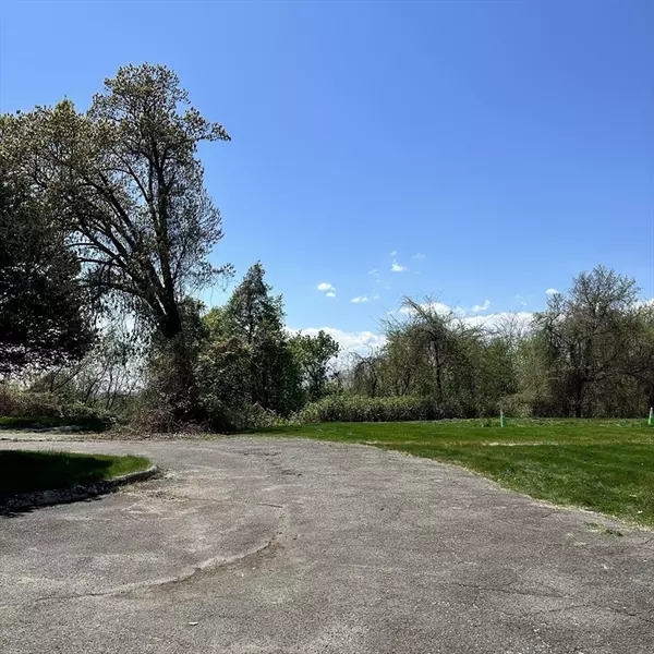 Springfield, MA 01101,308 Maple St