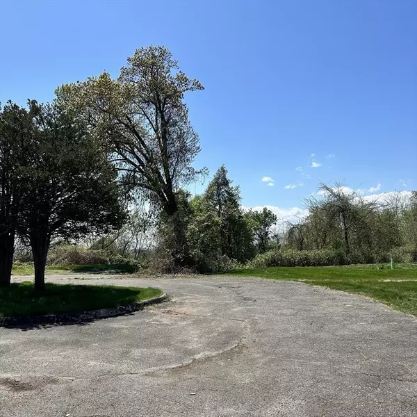 Springfield, MA 01101,308 Maple St