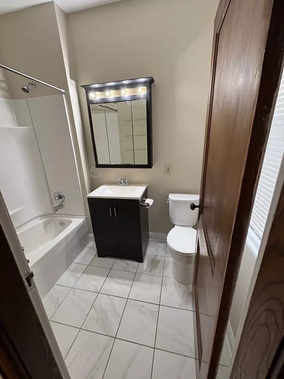 Chicopee, MA 01013,356 Springfield Street #6