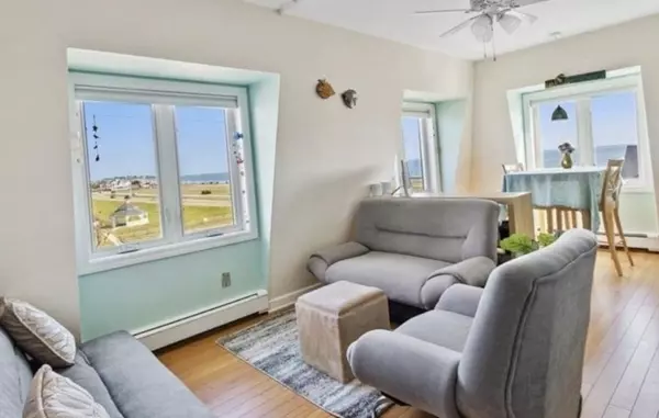 Hull, MA 02045,132 Bay St #8