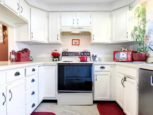 Whitman, MA 02382,728 Auburn St #F6