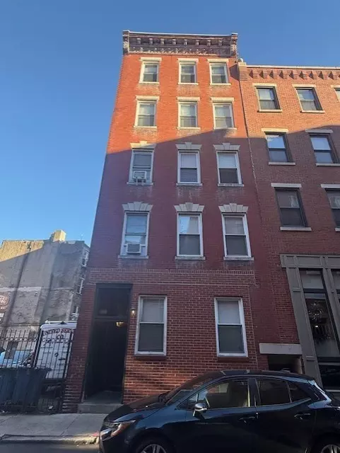 10 Garden Court St, Boston, MA 02113