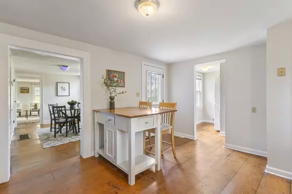 Hingham, MA 02043,191-193 South St #1