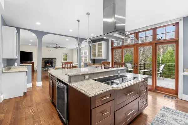 Duxbury, MA 02332,676 Franklin St